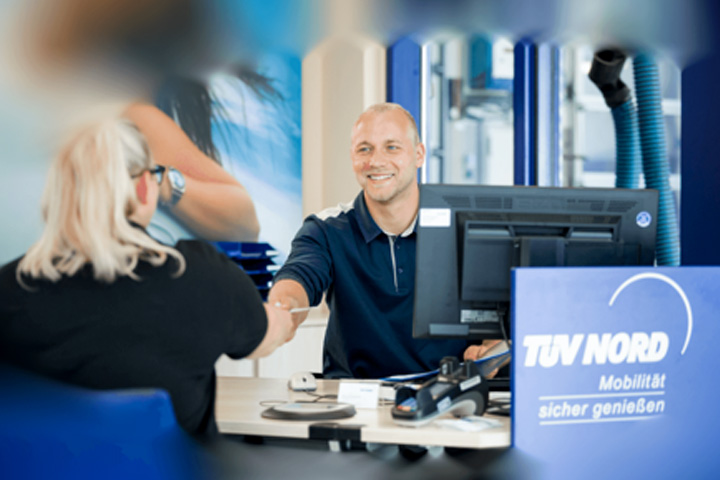 TÜV Nord im Autohaus Wolkenhauer